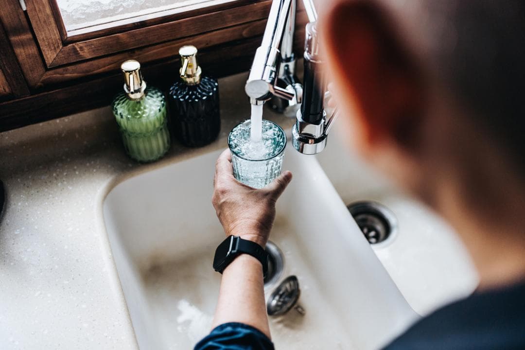 L’eau potable française est-elle encore sous contrôle ? Cette découverte relance les inquiétudes sur les PFAS