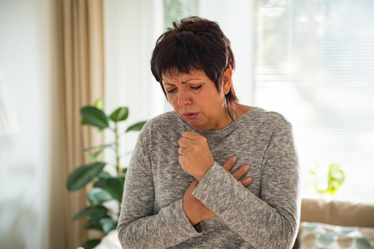 Voici la recette simple d'un médecin urgentiste pour calmer une toux qui ne passe pas