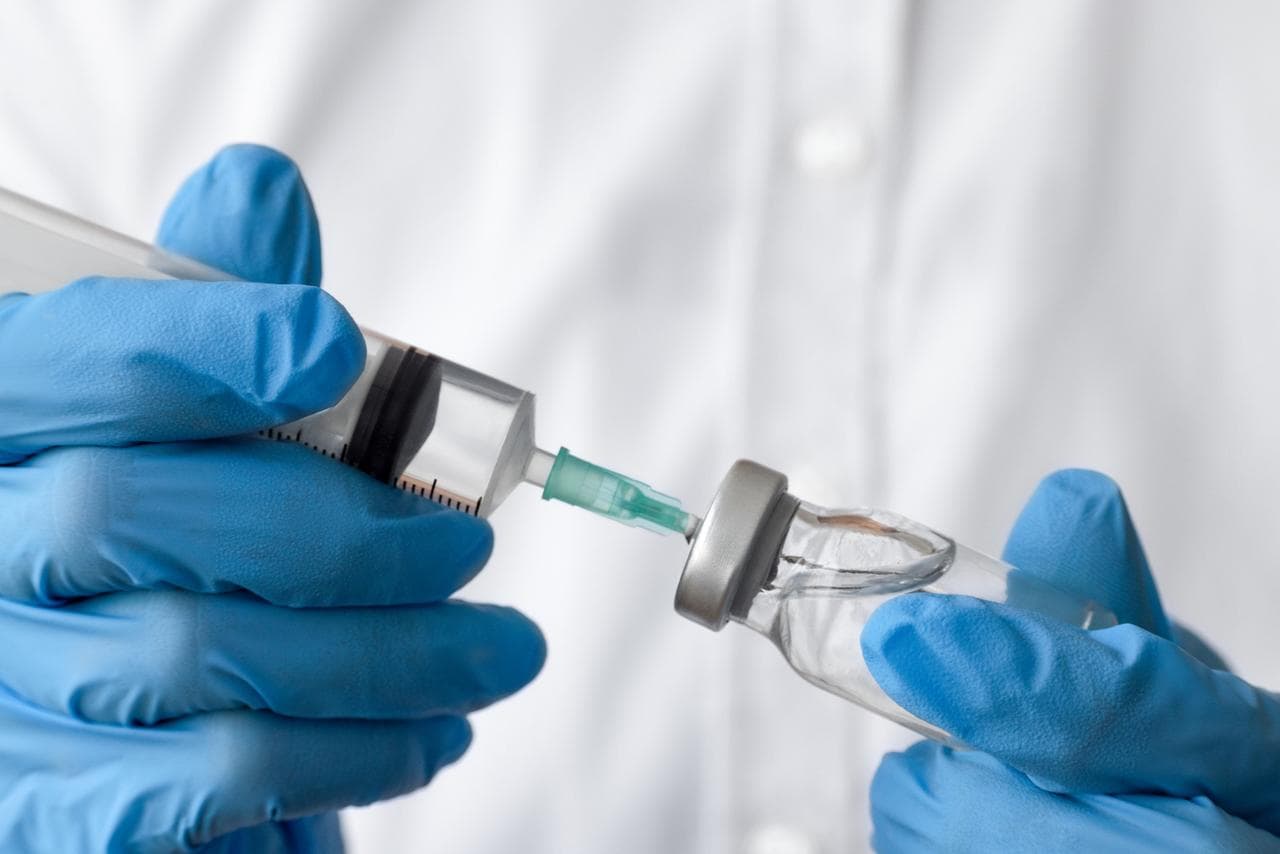 Deux injections par an et 99,9 % d’efficacité : ce traitement peut-il enfin mettre fin au VIH ?