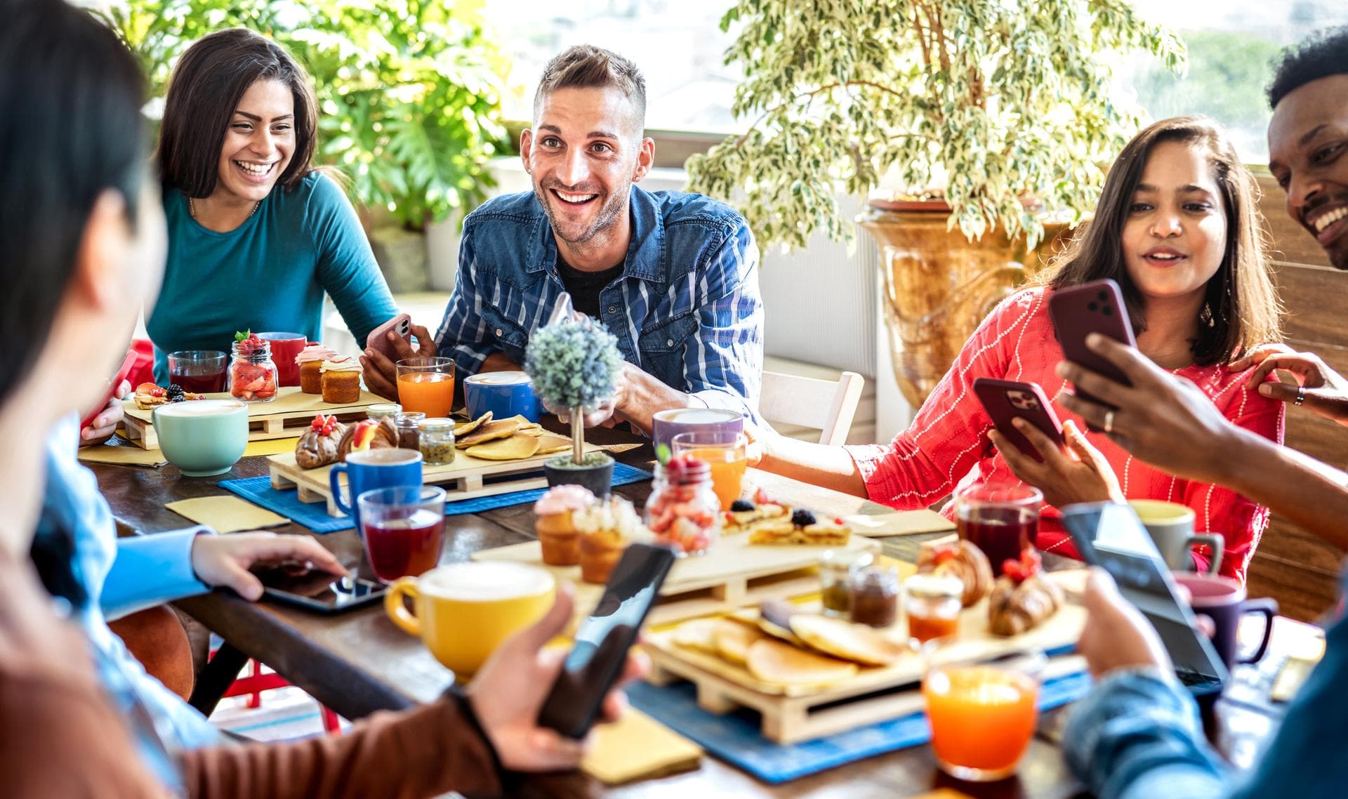 Décaler ses repas le week-end : une étude française met en évidence un risque inattendu pour le cœur