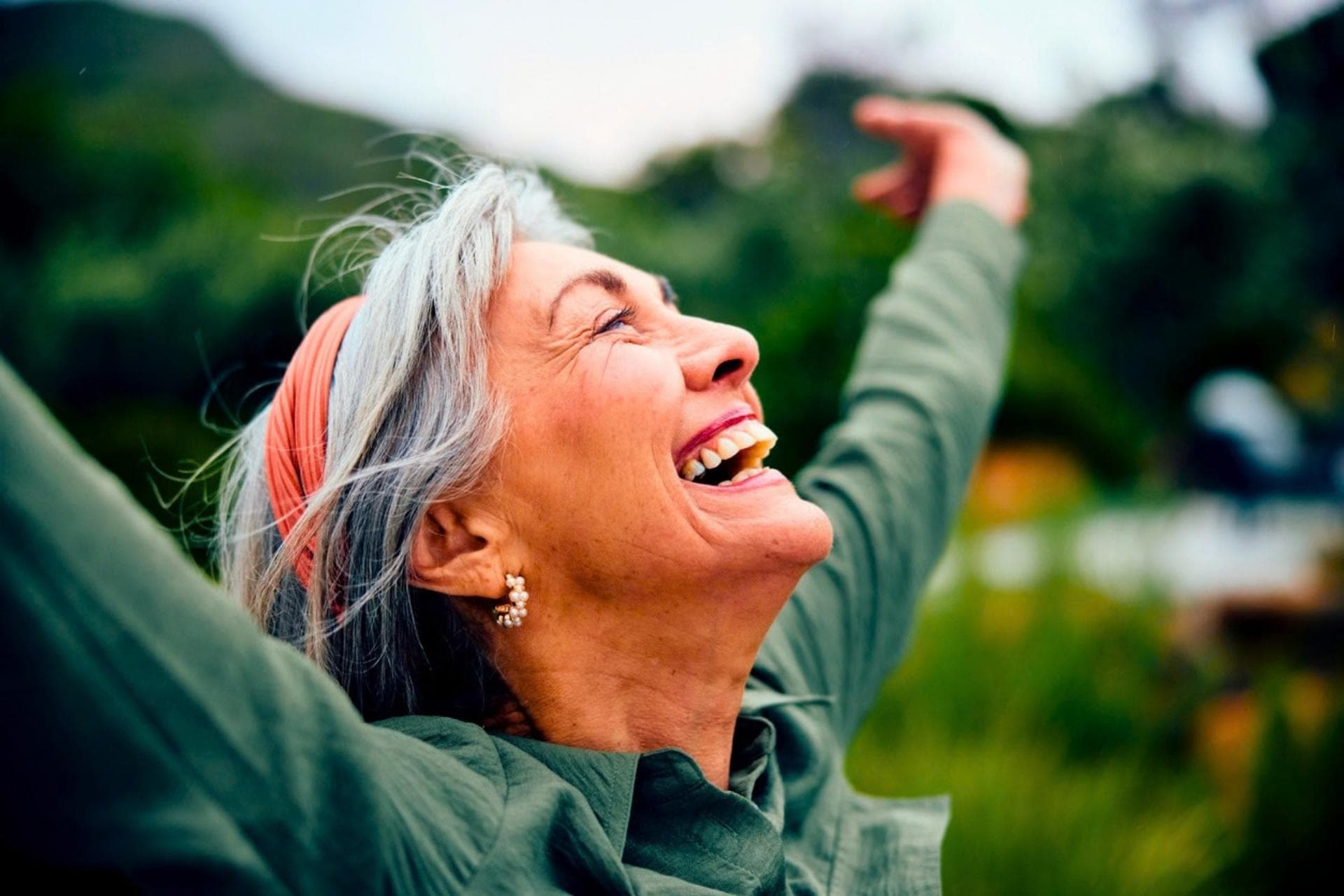 Ni les plus sportifs ni les « mieux nés » : ceux qui restent en forme après 70 ans partagent 3 habitudes