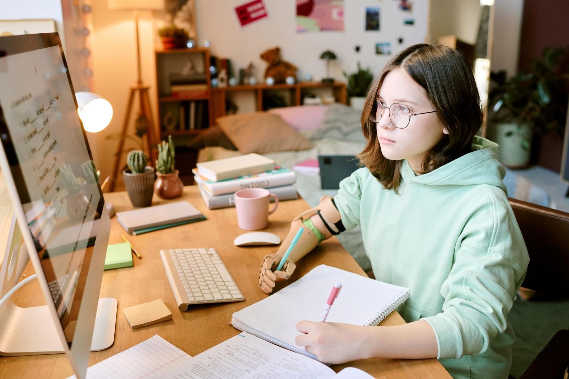 IA et devoirs : cette peur pousse des parents à payer, même lorsqu’ils doutent de ses bénéfices