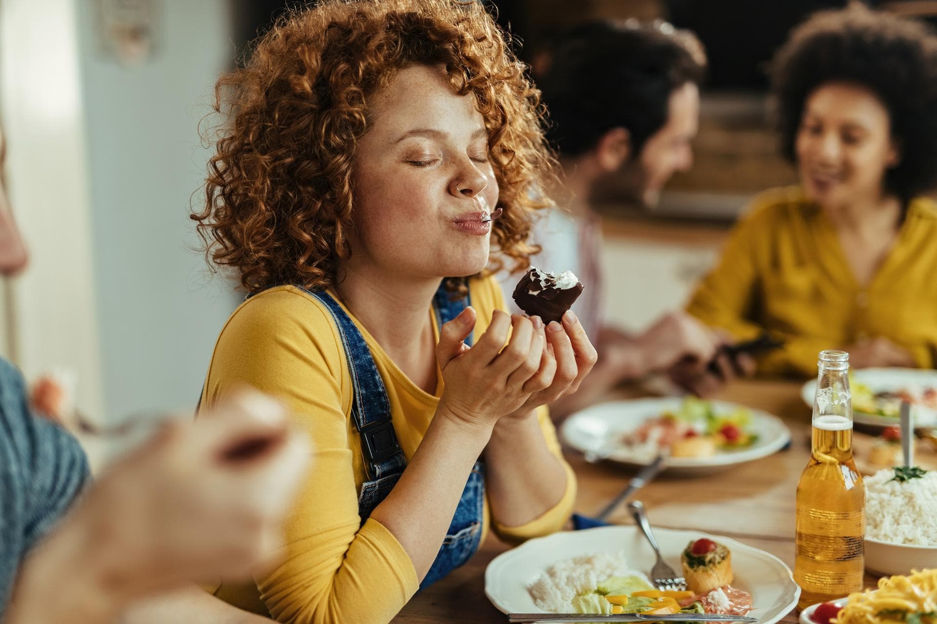Une envie bien connue a enfin une explication : pourquoi il reste presque toujours une place pour le dessert