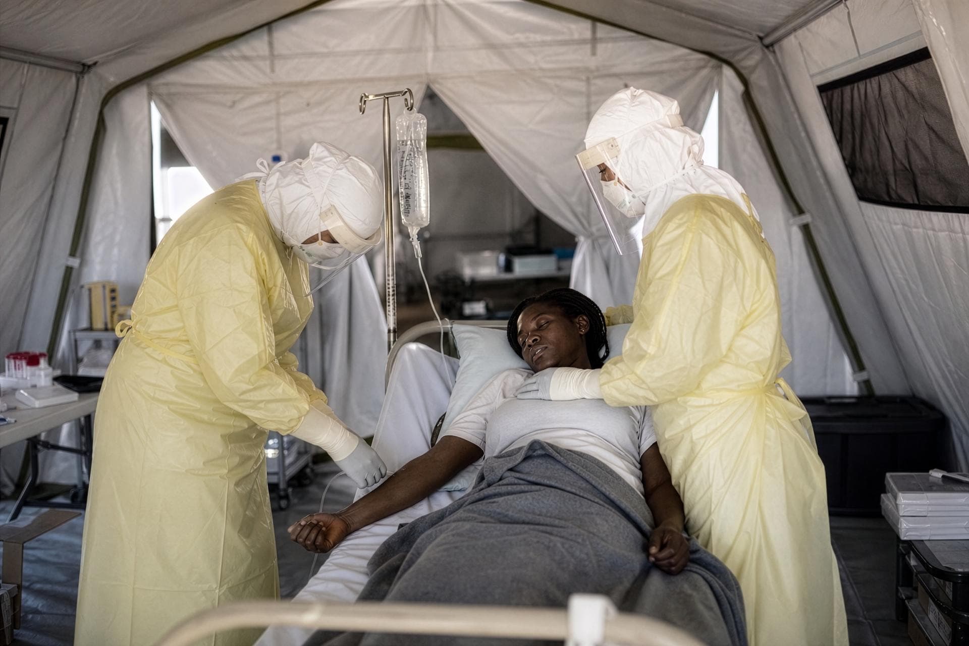 Ebola : l’OMS déclenche le second niveau le plus élevé avant l’alerte maximale, que se passe-t-il ?