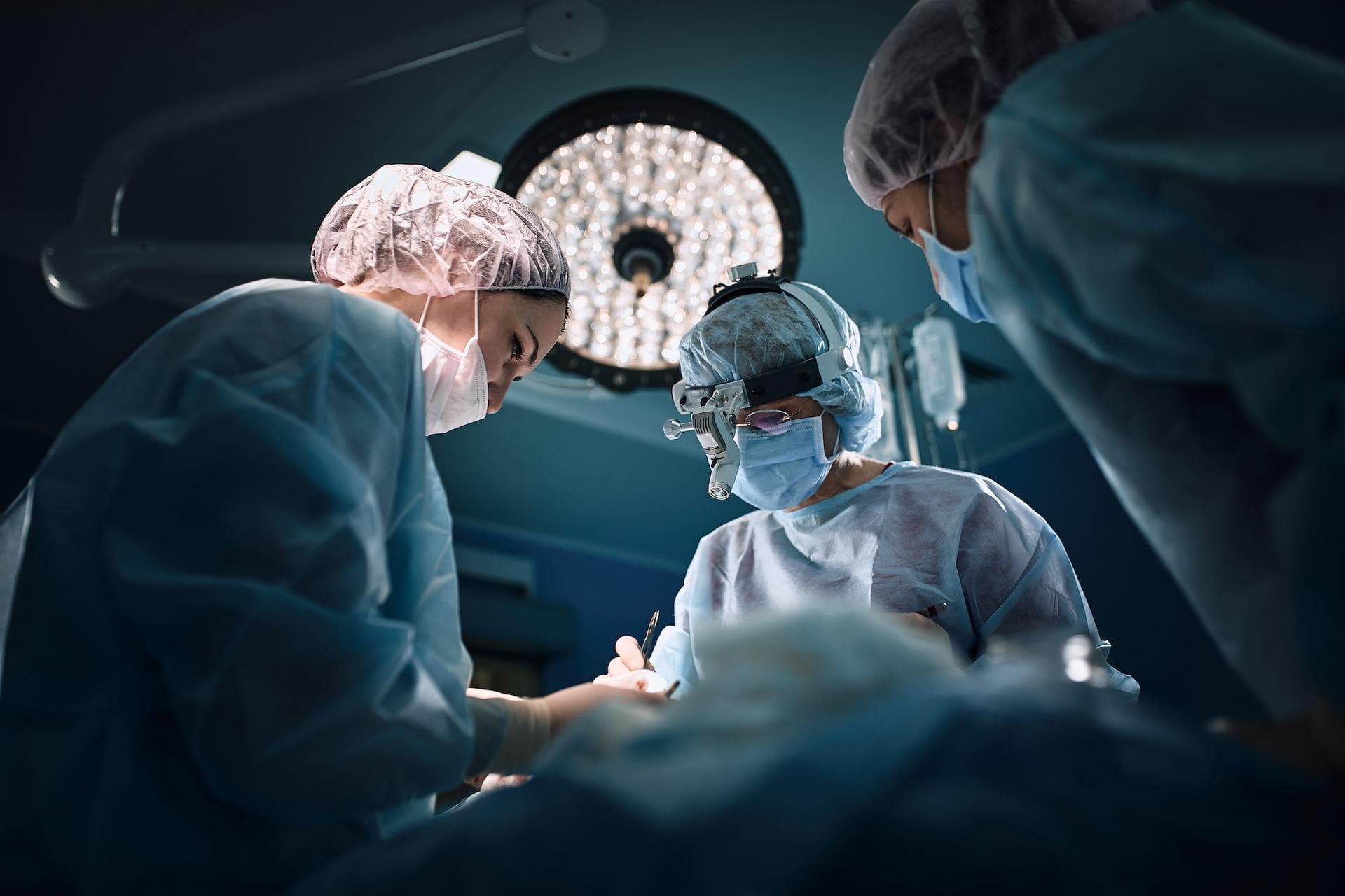 Patient bizarre : il se fait opérer des sinus et ressort du bloc opératoire avec un œil en moins !